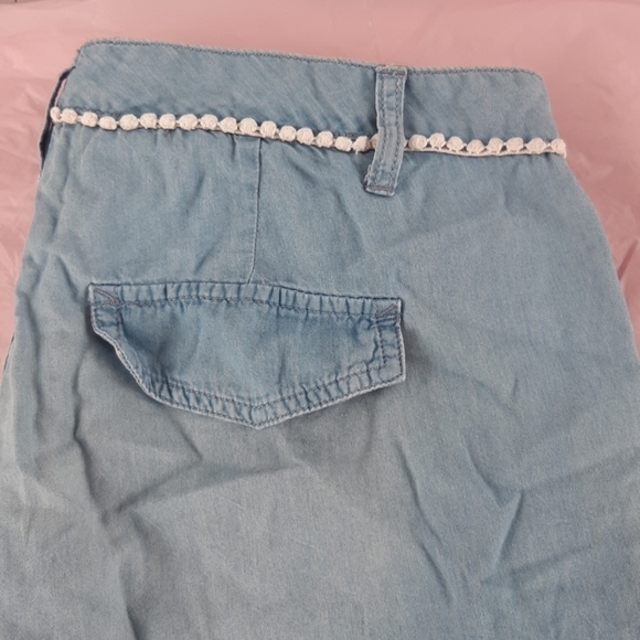 Jean shorts lightweight light blue denim white lace trim accents womans size 10 - Picture 7 of 16